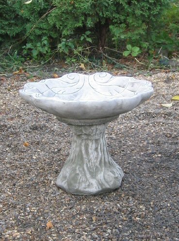 KBB15 Log and Shell Bird Bath KBB15 Log and Shell Bird Bath